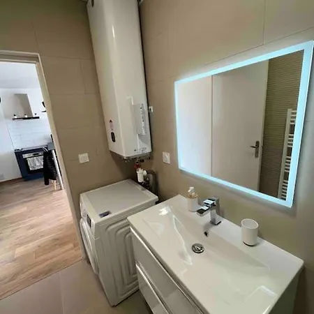 Apartment Plein Centre-ville T2 Refait A Neuf *