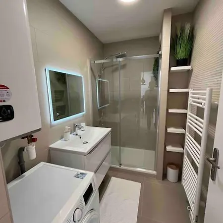 Plein Centre-ville T2 Refait A Neuf Apartment Aix-les-Bains